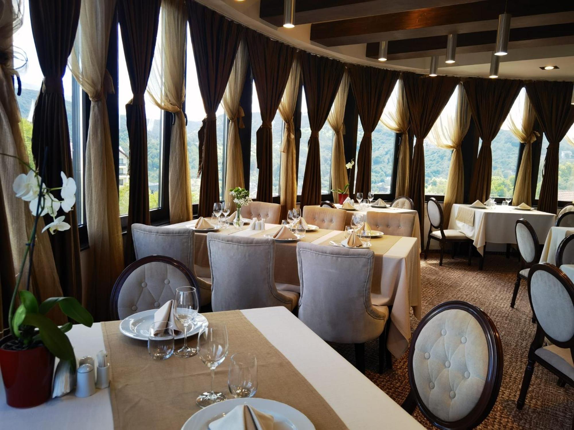 Grand Hotel Belvedere Braszów Zewnętrze zdjęcie